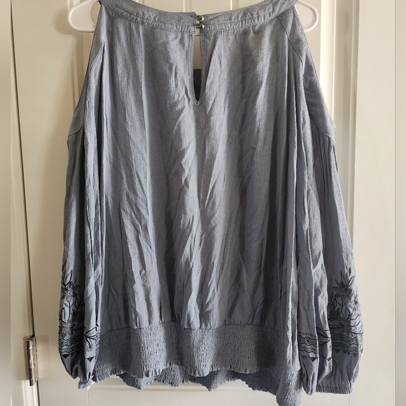 Women's Top - Picture 3 of 4